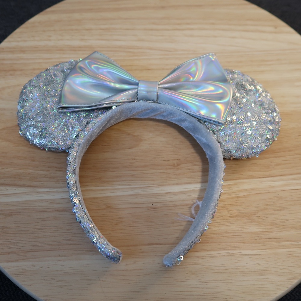 Disney: Minnie Mouse Ears - Silver Sequined with Metallic Bow